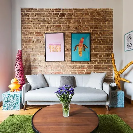Colorful House W/ View Close To Everywhere. 아파트 *