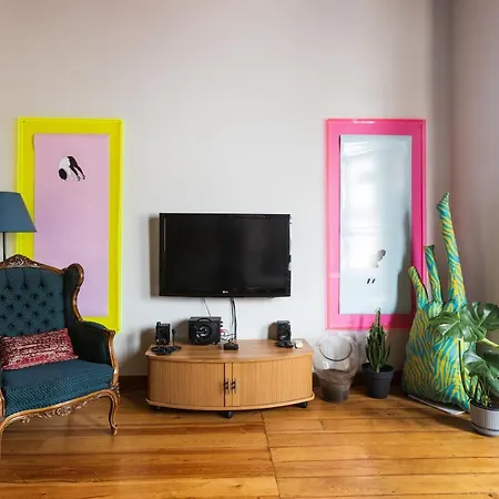 아파트 Colorful House W/ View Close To Everywhere. 이스탄불