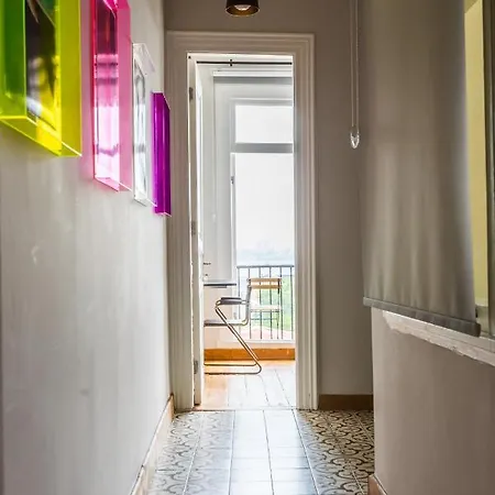 Colorful House W/ View Close To Everywhere.